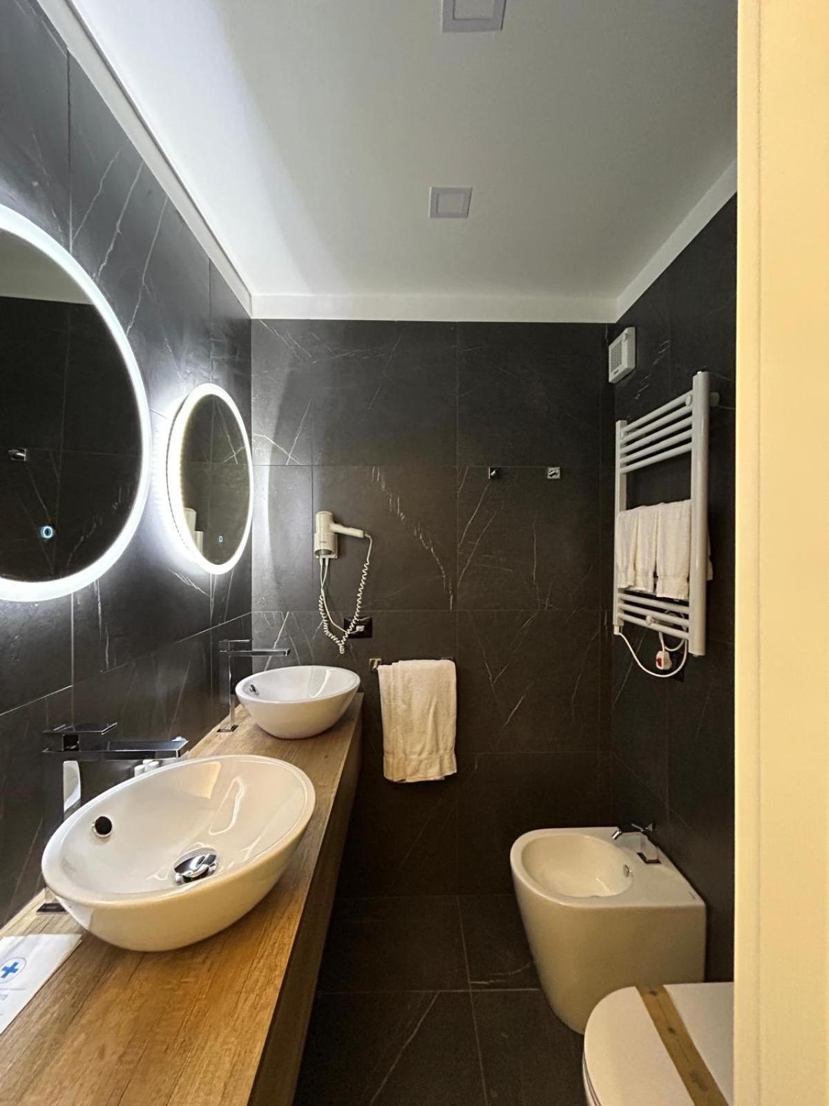 Hotel Palace Варацце Экстерьер фото